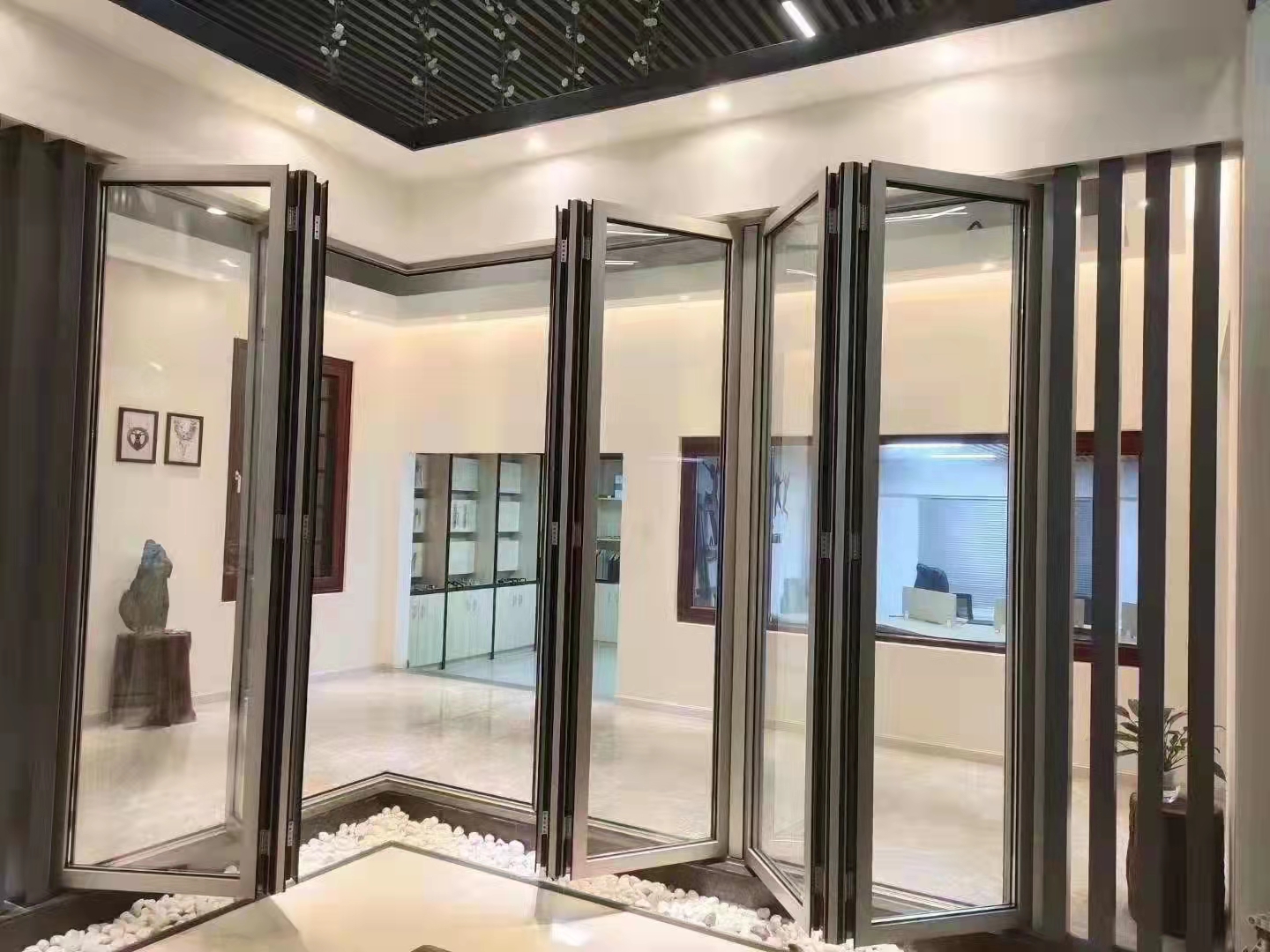 讓網(wǎng)紅玻璃移門也甘拜下風的折疊門