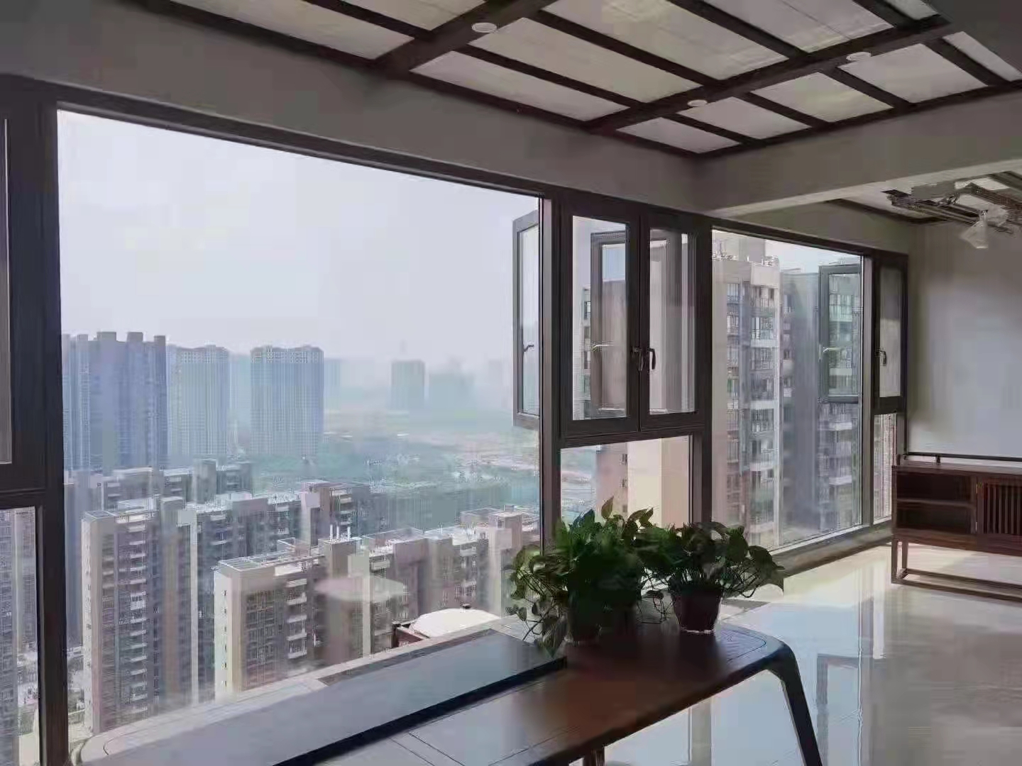 封陽(yáng)臺(tái)用什么窗？很多人沒想到這點(diǎn)就裝錯(cuò)了