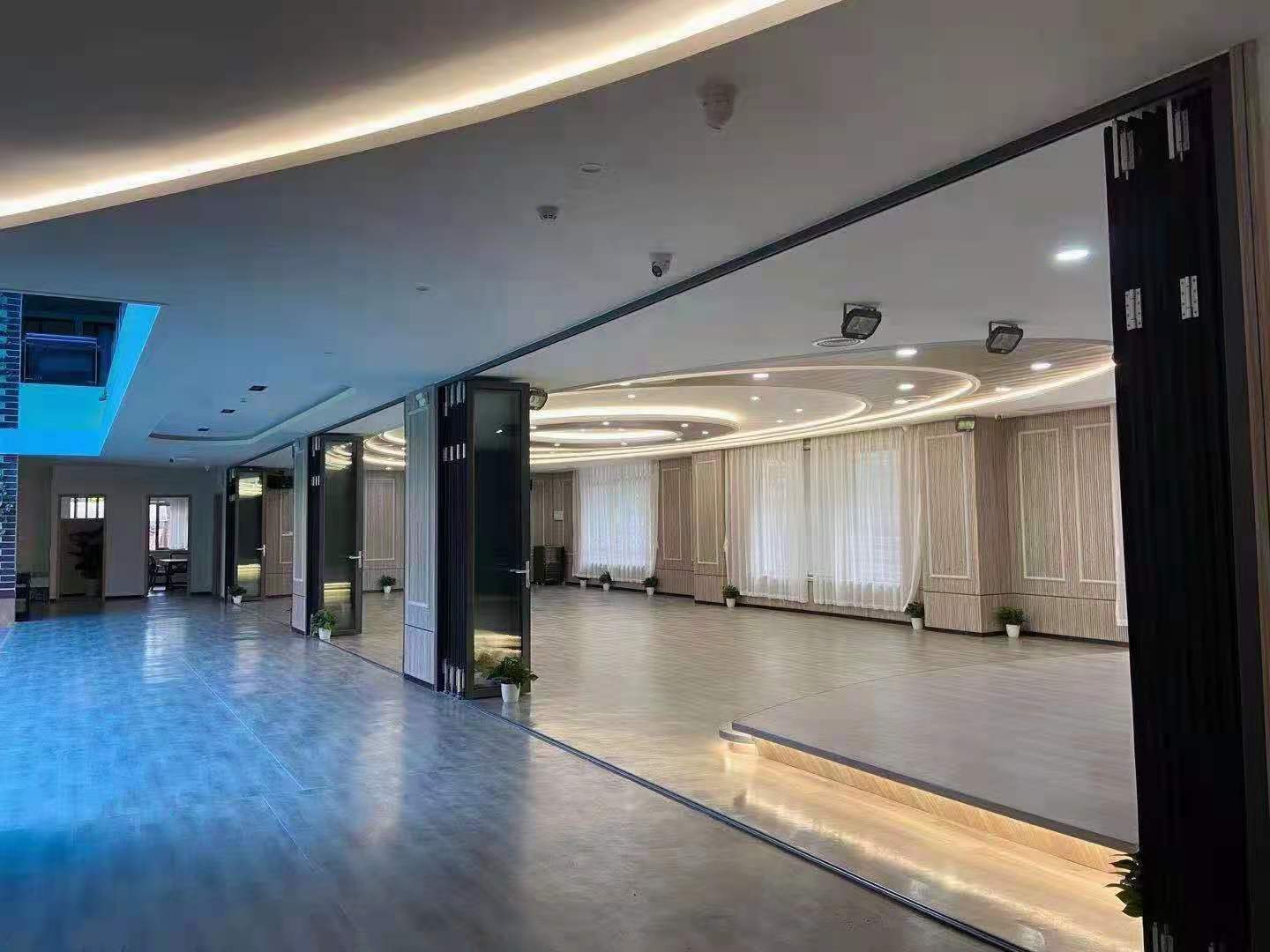 75重型折疊門，還你超大視野